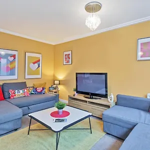 https://central-big-house-free-late-check-out-sleeps-18-4-bedrooms.brighton-hotels-england.com